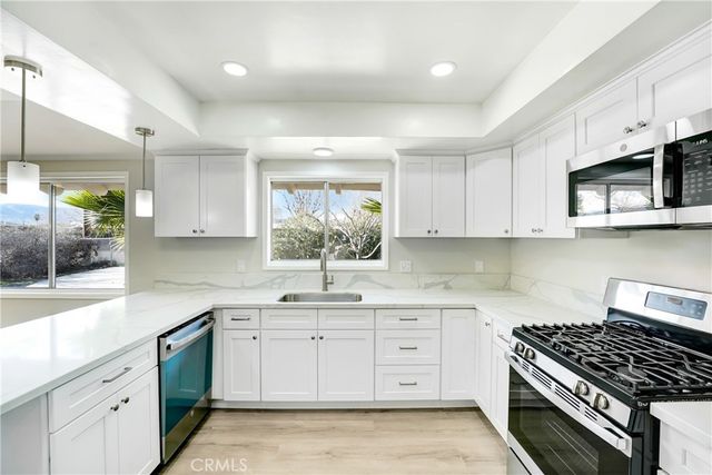 38520 12th E, Palmdale, CA 93550