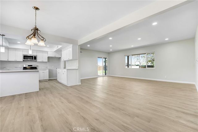 38520 12th E, Palmdale, CA 93550