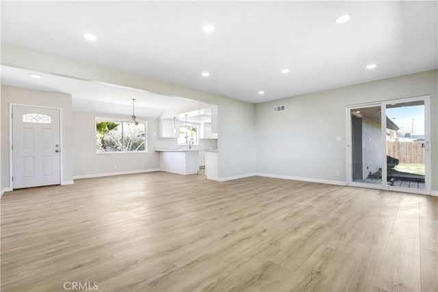 38520 12th E, Palmdale, CA 93550