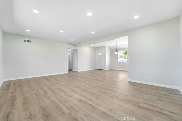38520 12th E, Palmdale, CA 93550