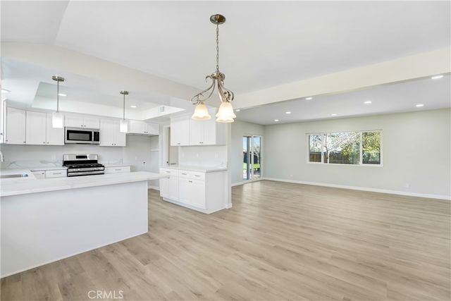 38520 12th E, Palmdale, CA 93550