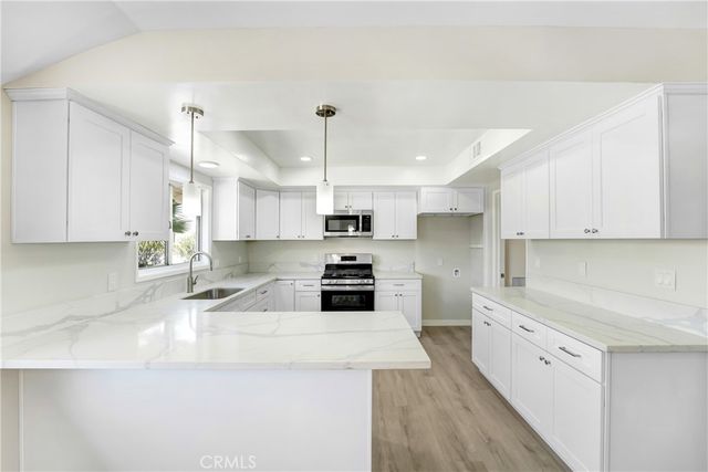 38520 12th E, Palmdale, CA 93550