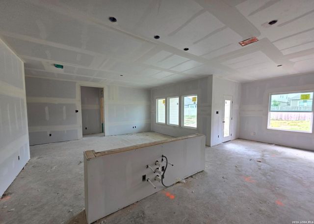 121 Yale St, Seguin, TX 78155
