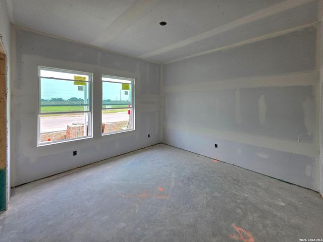 121 Yale St, Seguin, TX 78155