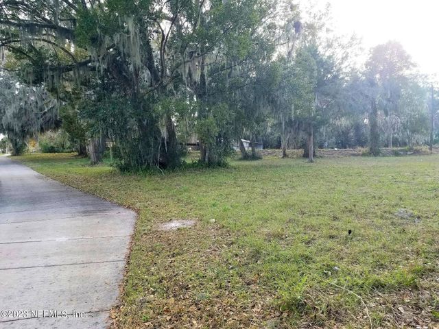 1101 N SUMMIT Street, Crescent City, FL 32112