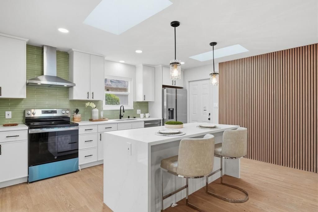 Image 10 of property listing at 774 San Lucas Avenue, Mountain View, CA 94043