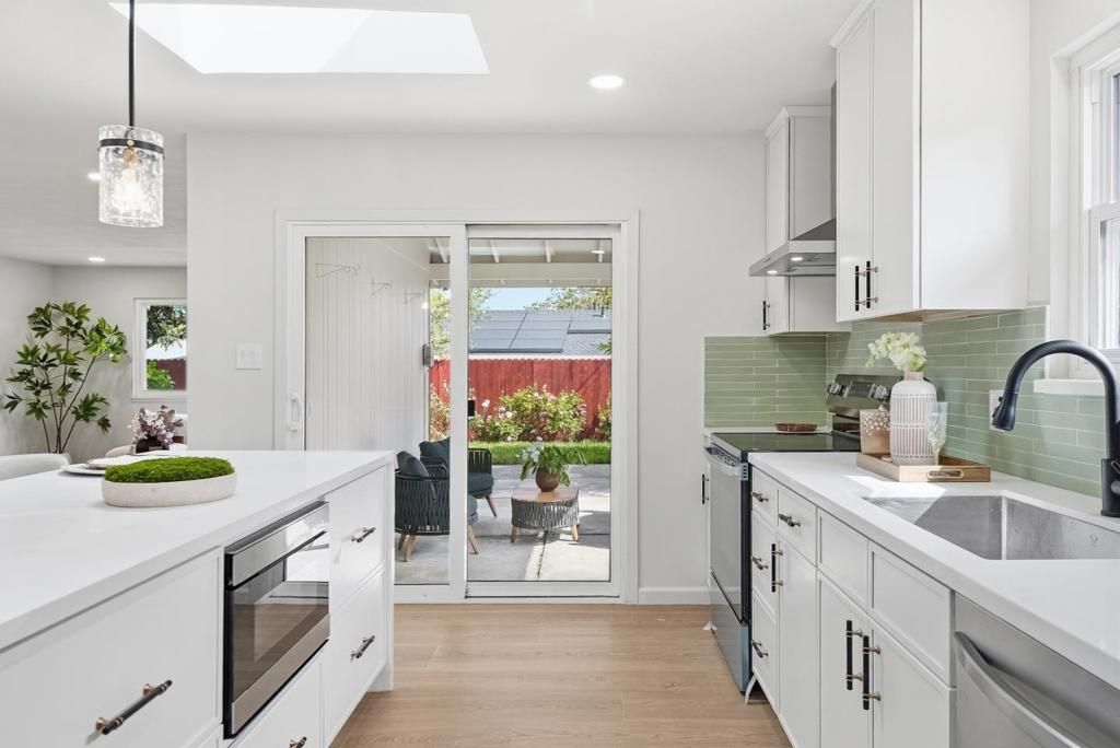 Image 12 of property listing at 774 San Lucas Avenue, Mountain View, CA 94043