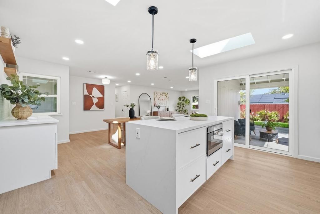 Image 13 of property listing at 774 San Lucas Avenue, Mountain View, CA 94043