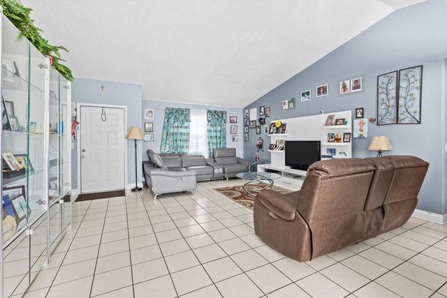 844 SW Jaslo Ave, Port St Lucie, FL 34953