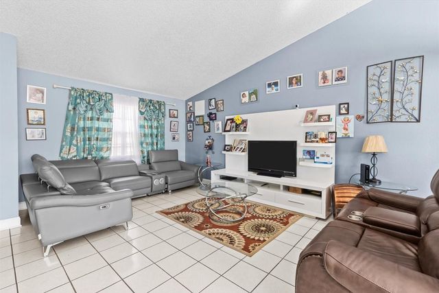 844 SW Jaslo Ave, Port St Lucie, FL 34953