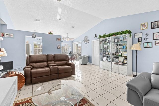 844 SW Jaslo Ave, Port St Lucie, FL 34953