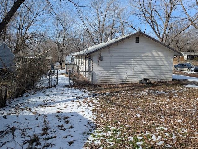 4201 S Deerfield, Wichita, KS 67216