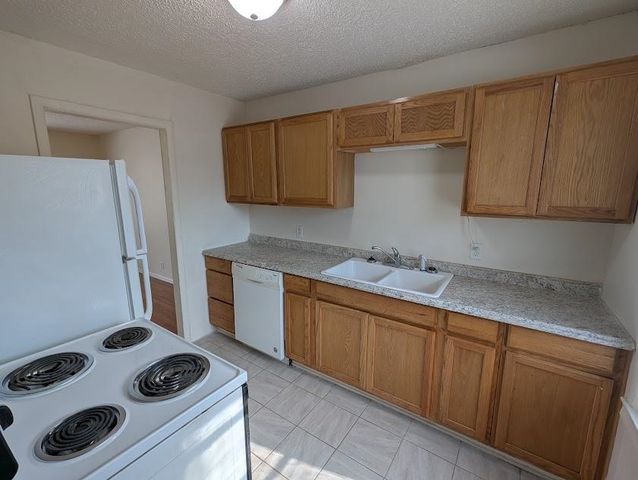 4201 S Deerfield, Wichita, KS 67216