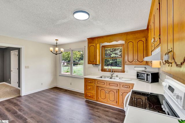3856 Rainbow Lake Road, Inman, SC 29349