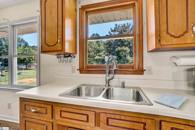 3856 Rainbow Lake Road, Inman, SC 29349