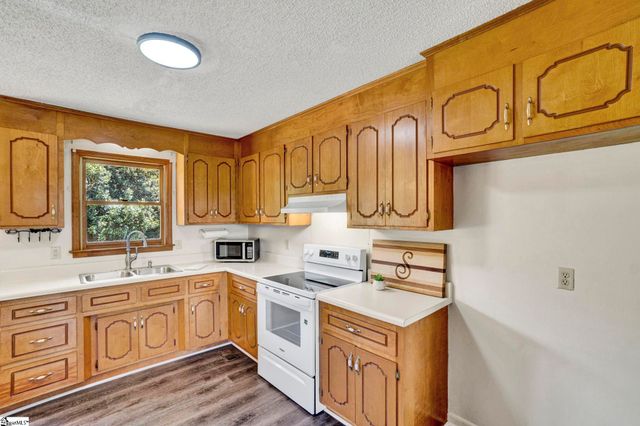 3856 Rainbow Lake Road, Inman, SC 29349