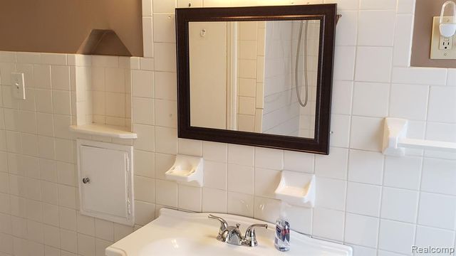 1261 Pearson Street, Ferndale, MI 48220