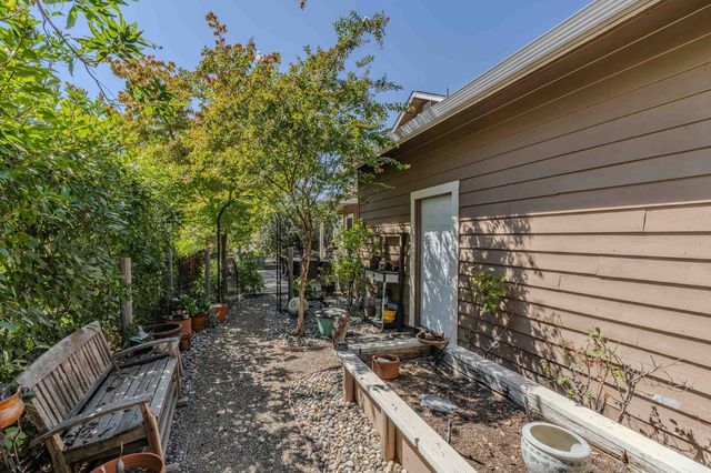 2016 Oak Creek Dr, Copperopolis, CA 95228