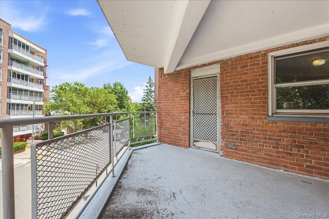 66-10 Thornton Place 2E, Rego Park, NY 11374
