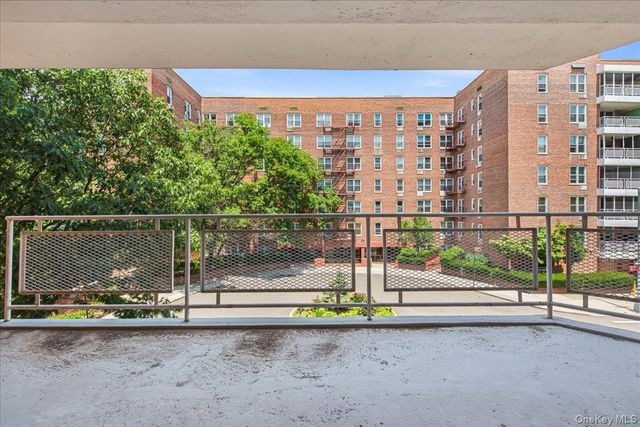 66-10 Thornton Place 2E, Rego Park, NY 11374