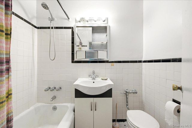 66-10 Thornton Place 2E, Rego Park, NY 11374
