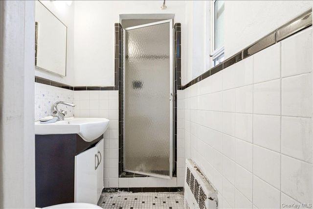 66-10 Thornton Place 2E, Rego Park, NY 11374
