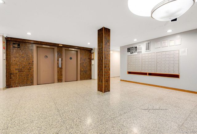 66-10 Thornton Place 2E, Rego Park, NY 11374
