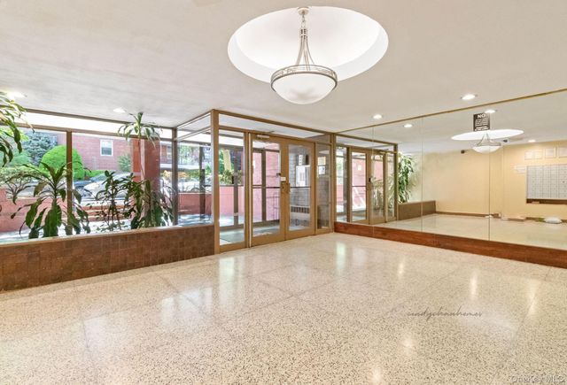 66-10 Thornton Place 2E, Rego Park, NY 11374