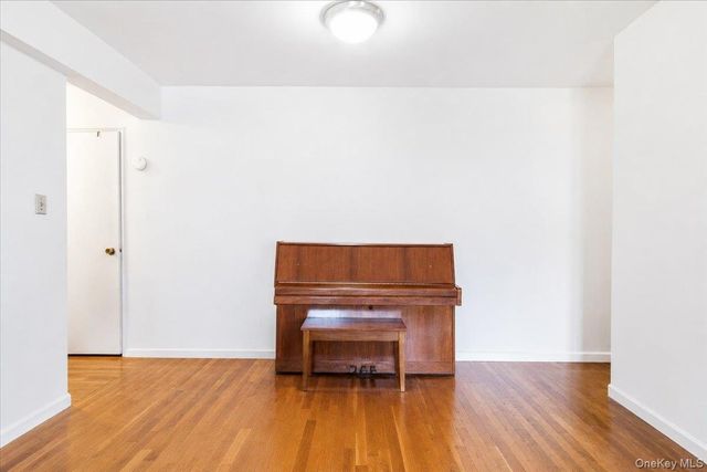 66-10 Thornton Place 2E, Rego Park, NY 11374