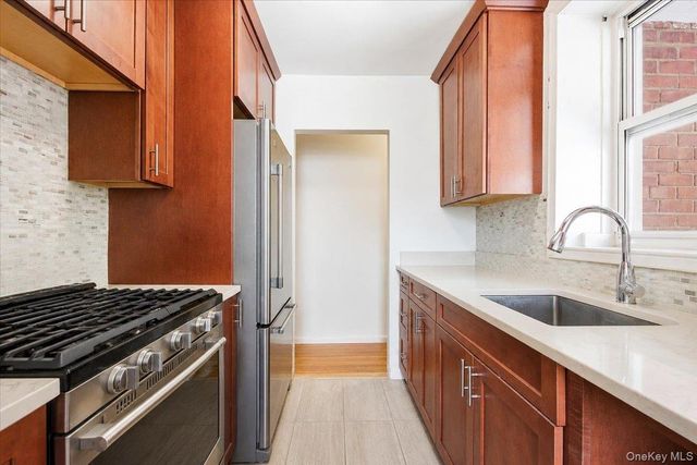66-10 Thornton Place 2E, Rego Park, NY 11374