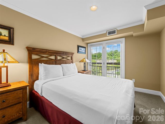 310 Bowling Park Road, Asheville, NC 28803