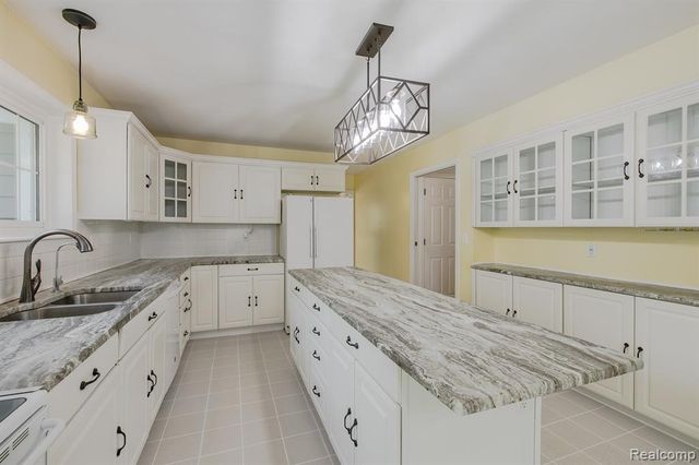 5020 Whitlow Court, Commerce Twp, MI 48382