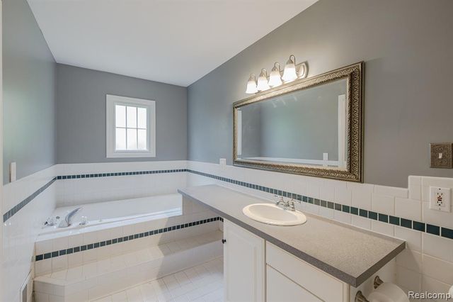 5020 Whitlow Court, Commerce Twp, MI 48382