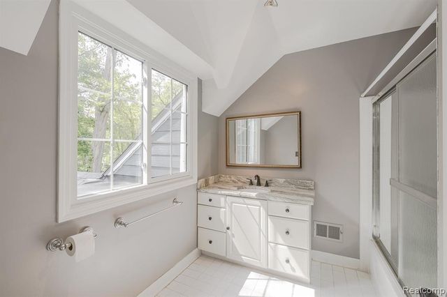 5020 Whitlow Court, Commerce Twp, MI 48382