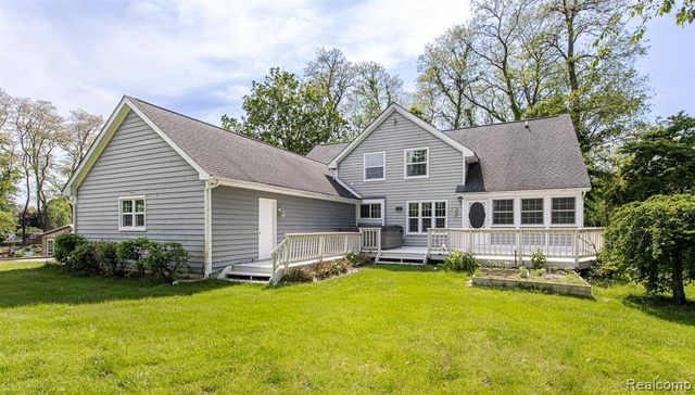5020 Whitlow Court, Commerce Twp, MI 48382