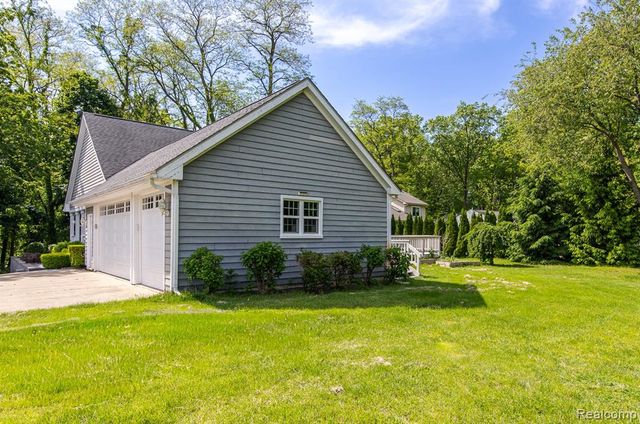 5020 Whitlow Court, Commerce Twp, MI 48382
