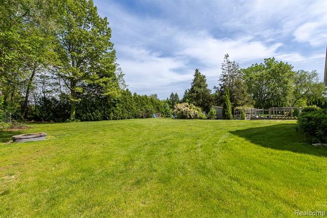 5020 Whitlow Court, Commerce Twp, MI 48382