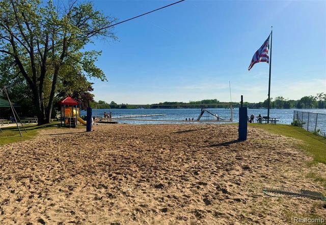 5020 Whitlow Court, Commerce Twp, MI 48382