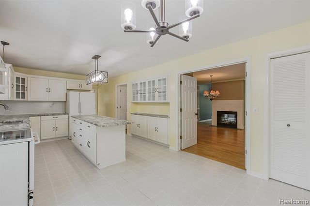 5020 Whitlow Court, Commerce Twp, MI 48382