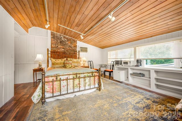 936 Golden Road, Tryon, NC 28782