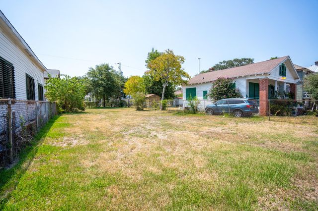 3615 Avenue N, Galveston, TX 77550