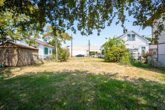 3615 Avenue N, Galveston, TX 77550