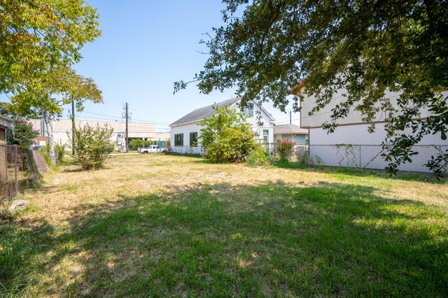 3615 Avenue N, Galveston, TX 77550
