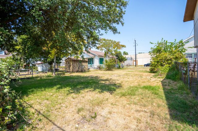 3615 Avenue N, Galveston, TX 77550