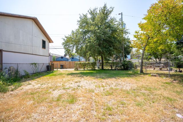 3615 Avenue N, Galveston, TX 77550