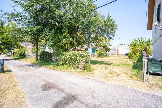 3615 Avenue N, Galveston, TX 77550