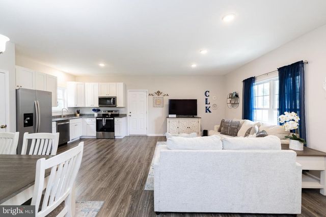 33 SINKER DR, Inwood, WV 25428