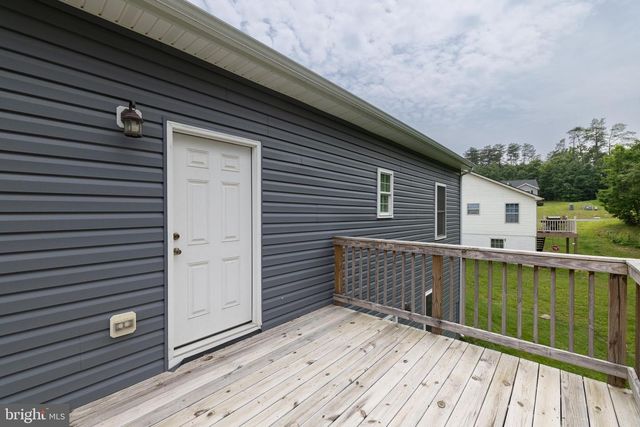 33 SINKER DR, Inwood, WV 25428