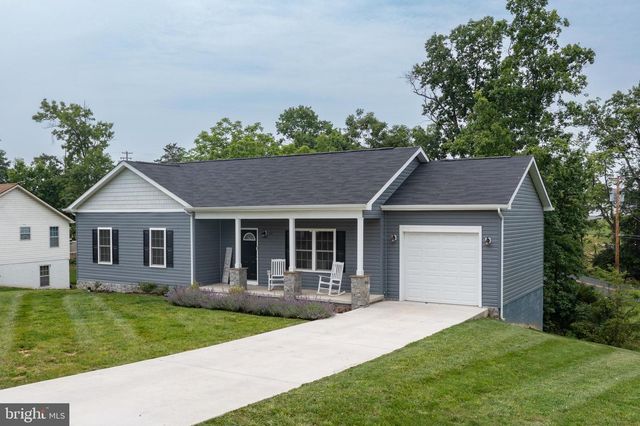 33 SINKER DR, Inwood, WV 25428