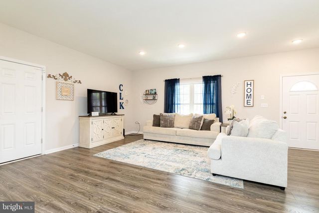 33 SINKER DR, Inwood, WV 25428